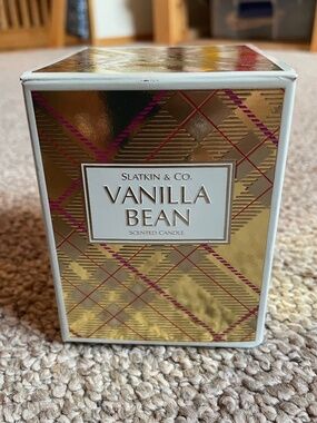 Slatkin The Perfect Christmas Vanilla Bean Candle. NEW